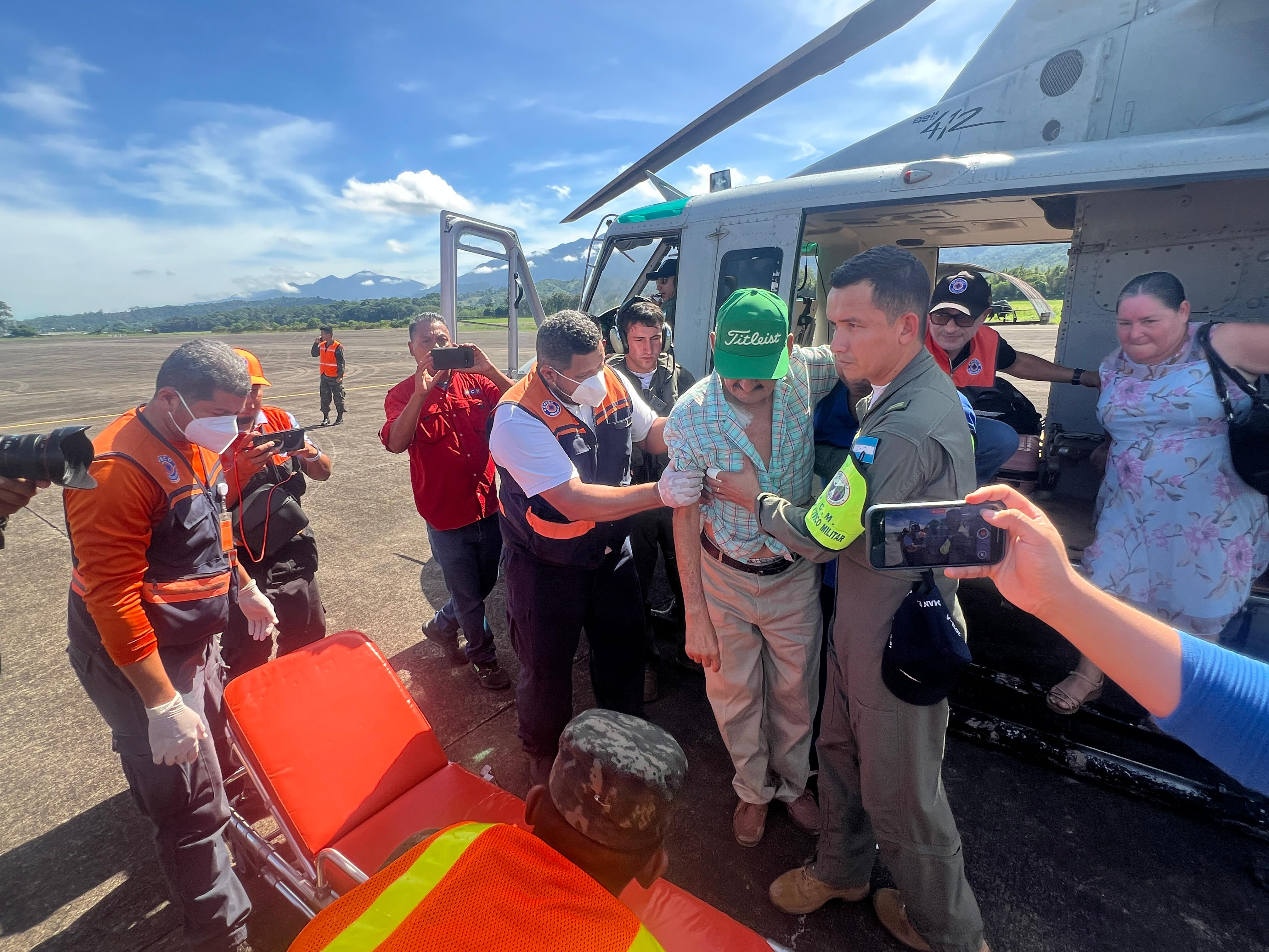 FFAA trasladó vía aérea a la ciudad de la Ceiba a dos pacientes renales